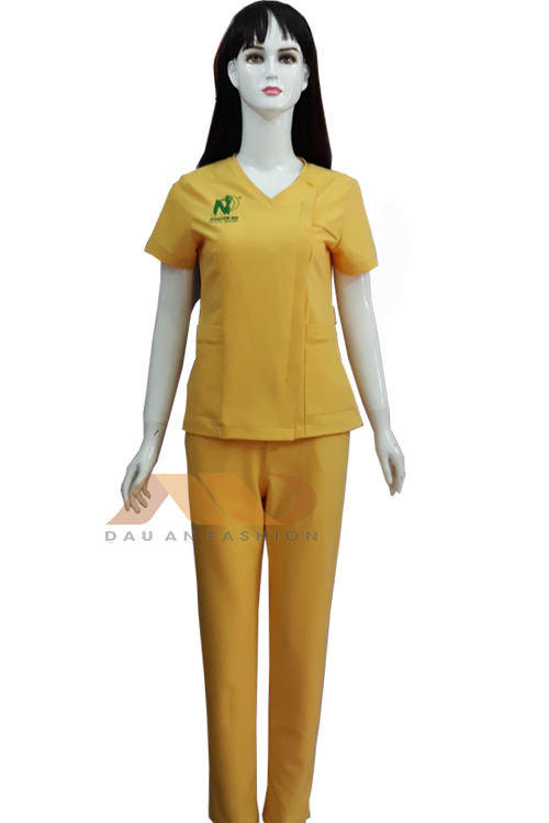 Đồng phục spa – đồng phục nhân viên spa màu vàng QS0024