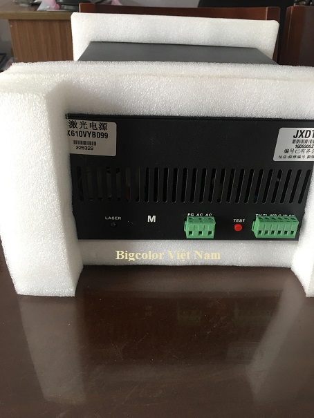 Nguồn phóng laser