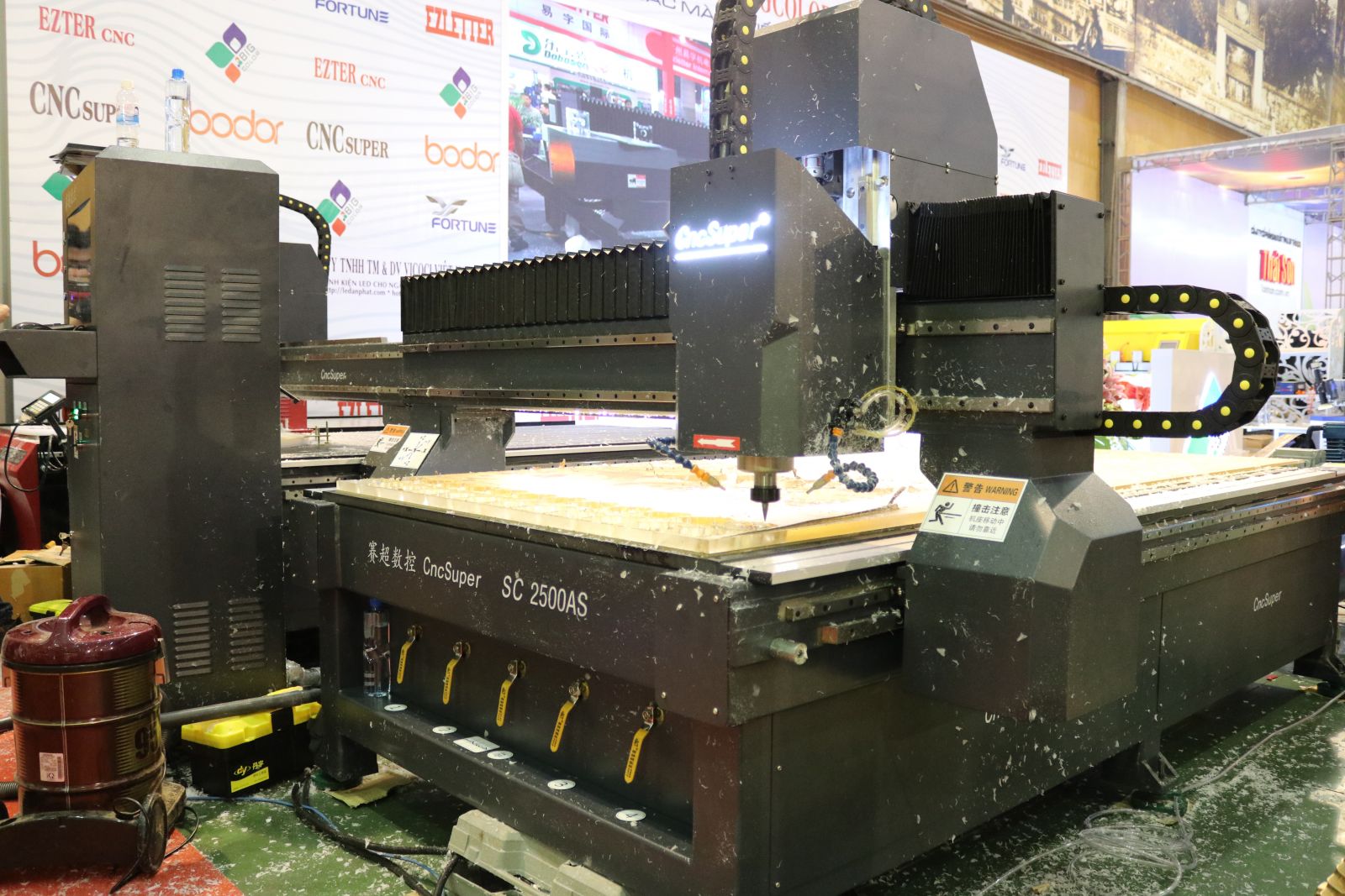 Máy cắt CNC bàn hút chân không SC2500AS