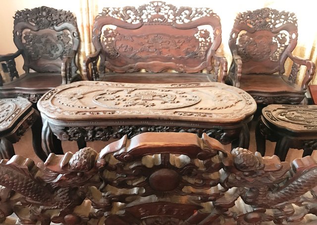 2 bộ bàn ghế tứ linh giá gần 10 tỷ đồng vẫn không bán