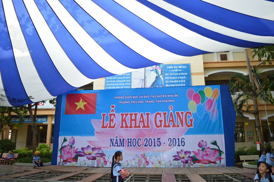 Dù lớn tưng bừng này khai trường