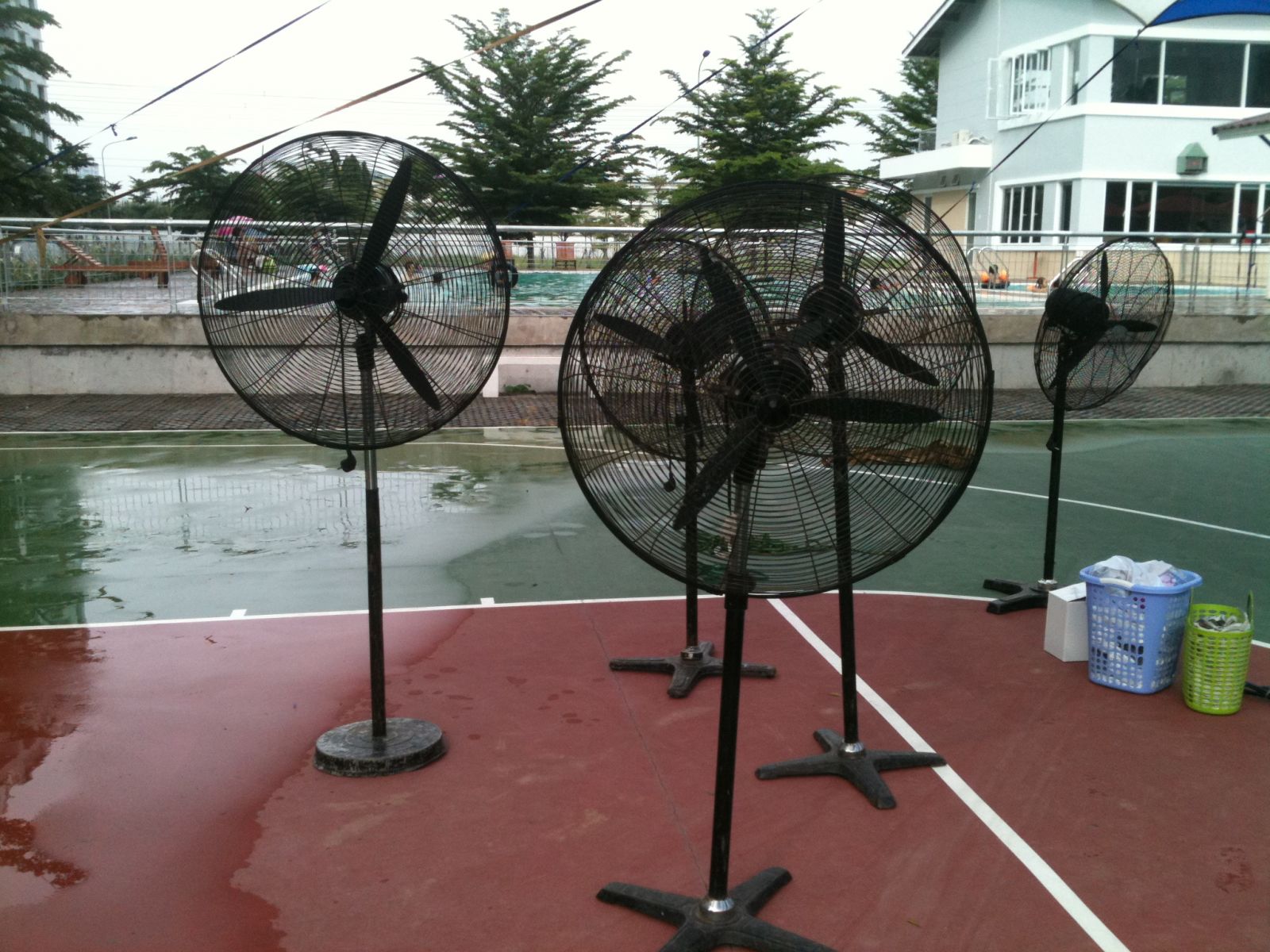 Cho thuê quạt công nghiệp phun sương loại quạt đứng