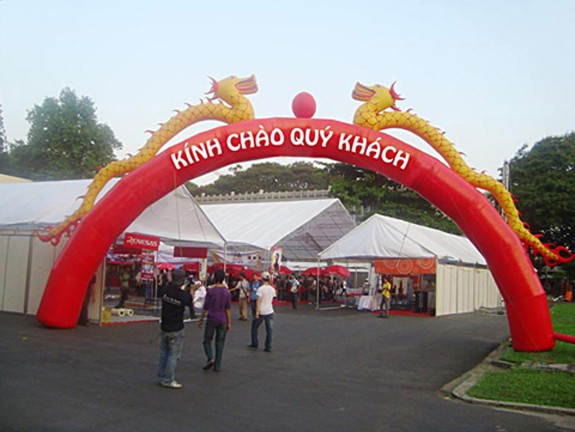 Cho thuê cổng hơi 12m có đầu rồng và trái châu