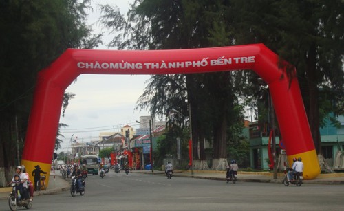 Cho thuê cổng hơi vuông