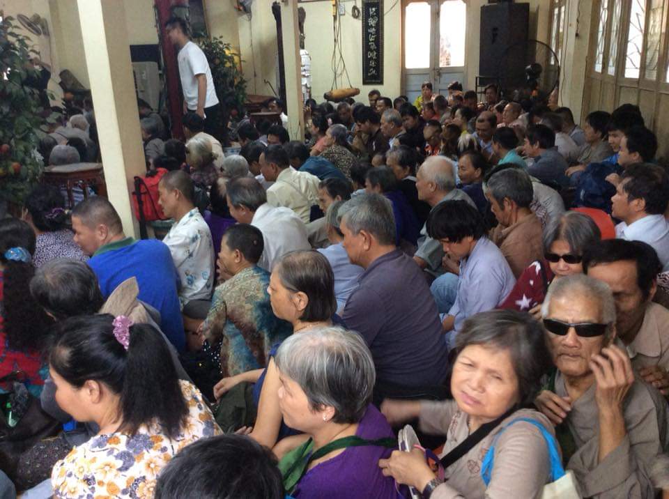 MINH ANH MANAGEMENT BOARD GIVE GIFTS TO THE POOR