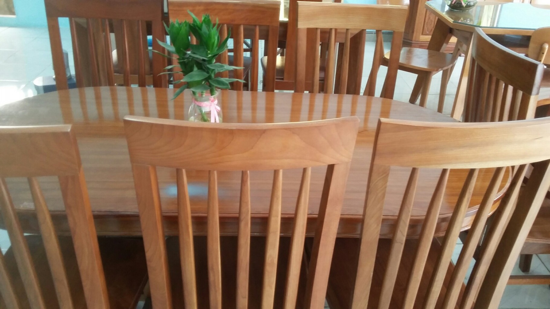 BÀN ĂN BẦU DỤC MẶT LIỀN